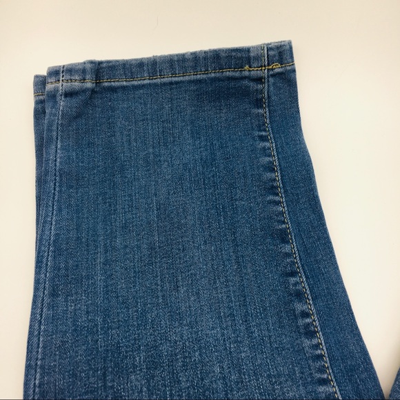 12 Isaac Mizrahi TRUE DENIM Removed Patch Jeans - Picture 5 of 14